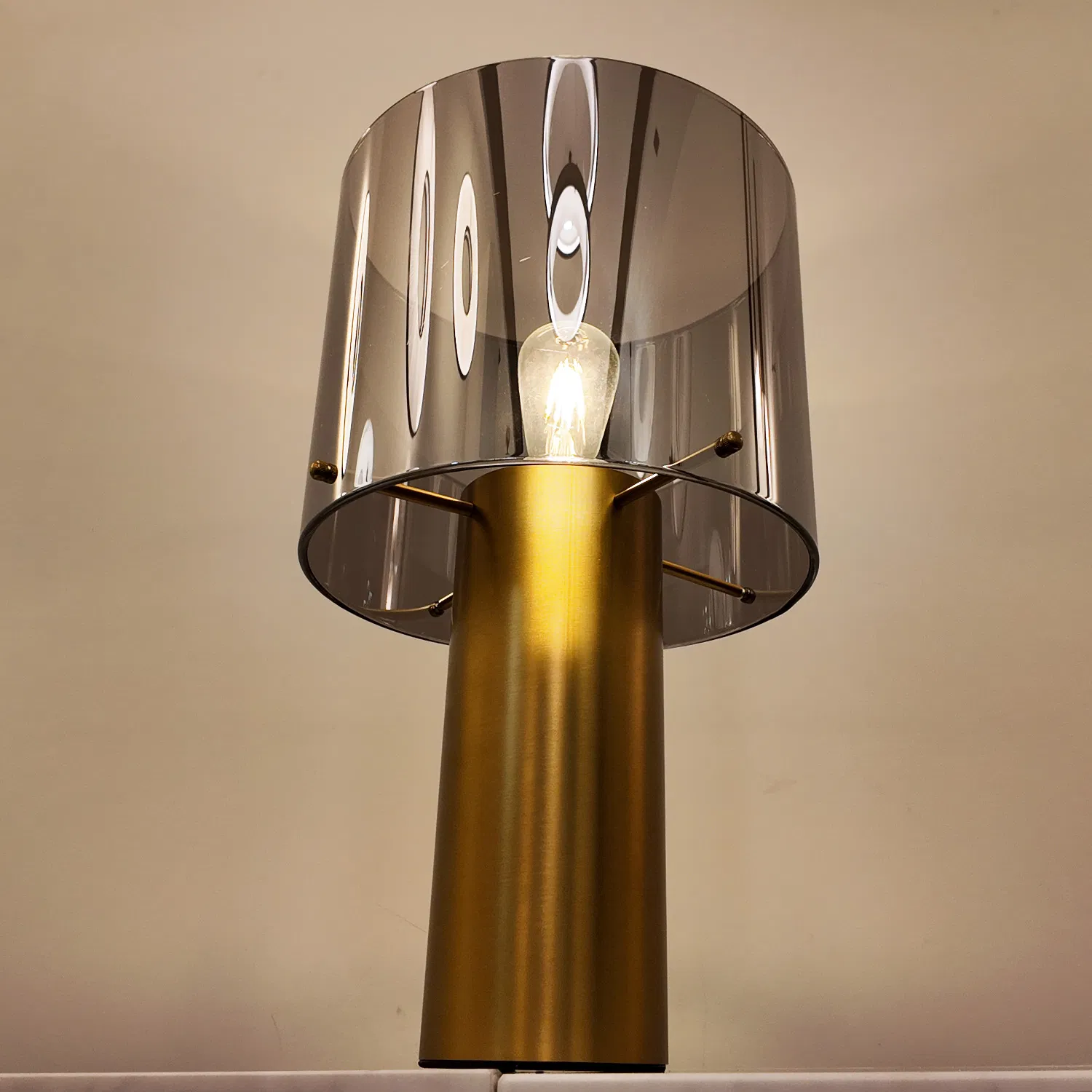 OEM Minimalist Style Bedroom Living Room Hotel Bedside Table Lamp with Glass Body