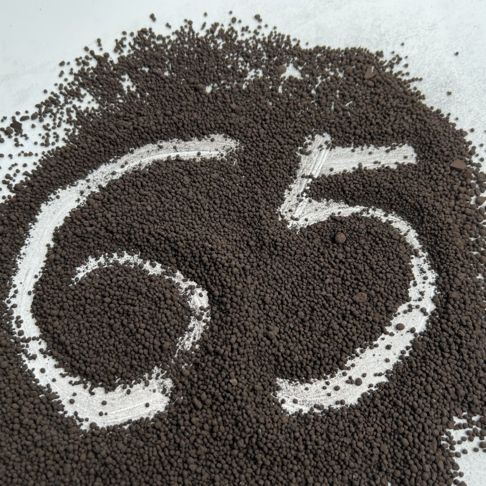 Organic Bliss: China's Finest 65% Organic Matter Soil Conditioner