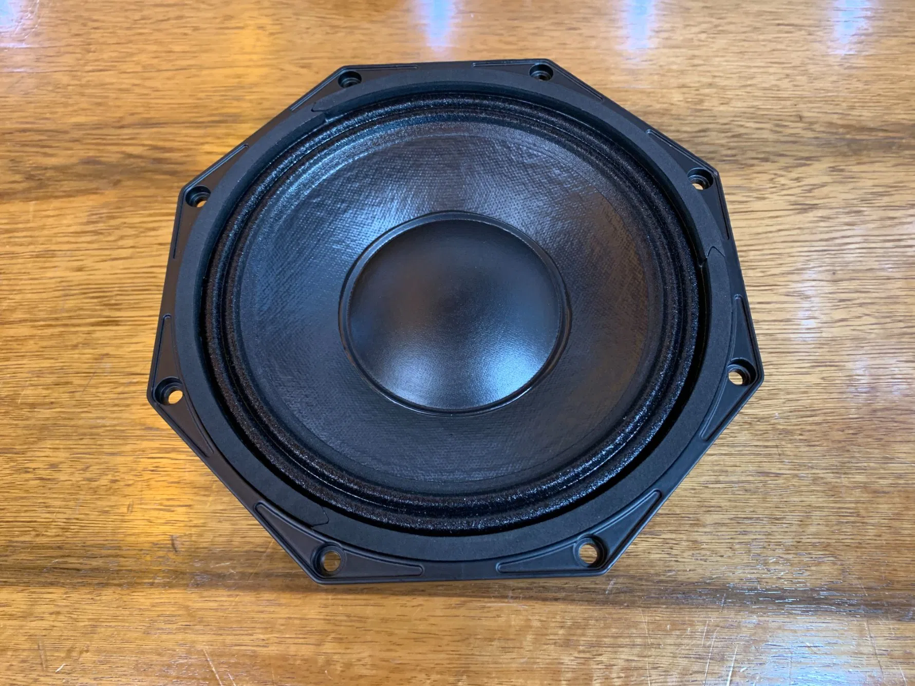 Compact Y8 Linear Array Speaker with 1 4" Export Reciprocating Driver