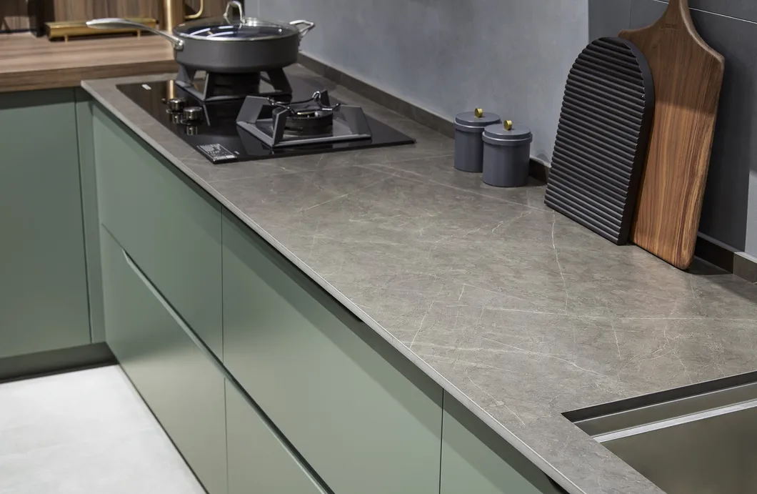 Móveis de casa elegantes e sofisticados em verde Matsuba, armário em L de madeira com armazenamento, hutch moderno em estilo americano, armários de cozinha em kit