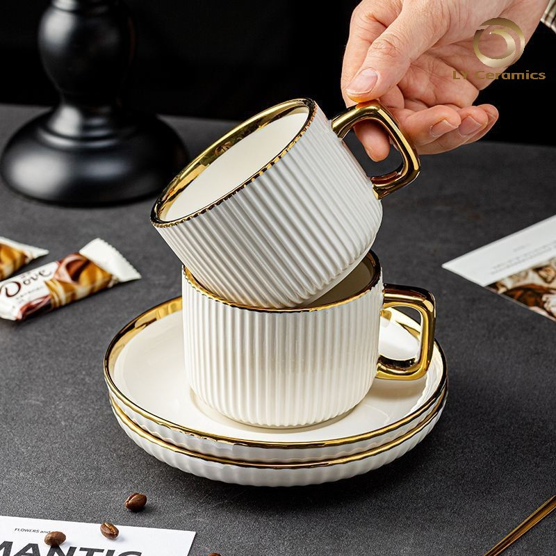 32-Piece Conjunto de Louça com Design de Borda Dourada em Porcelana Cerâmica