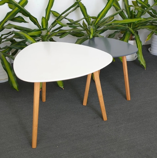 Conjunto de 2 Mesa Lateral Moderna Minimalista de Café Mesa de Ninho Triangular em Bambu