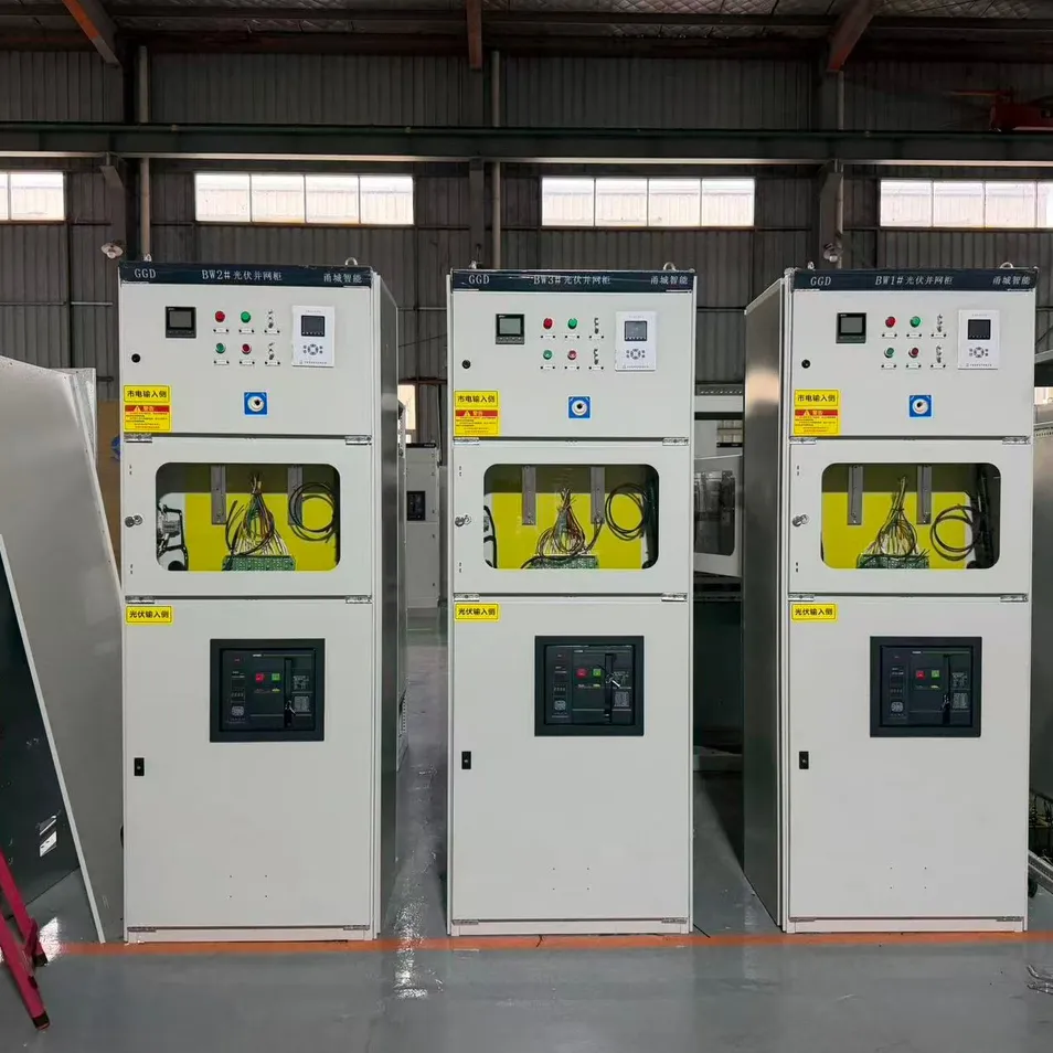 Combiner PV Box-24 Armário de Armazenamento de Energia Fotovoltaica Conectado à Rede IP54 Proteção 380V Gaiola de Rede Anti-Arco Solar
