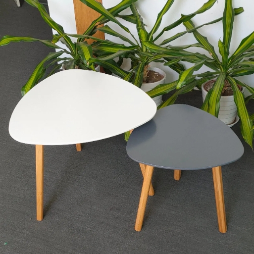 Conjunto de 2 Mesa Lateral Moderna Minimalista de Café Mesa de Ninho Triangular em Bambu