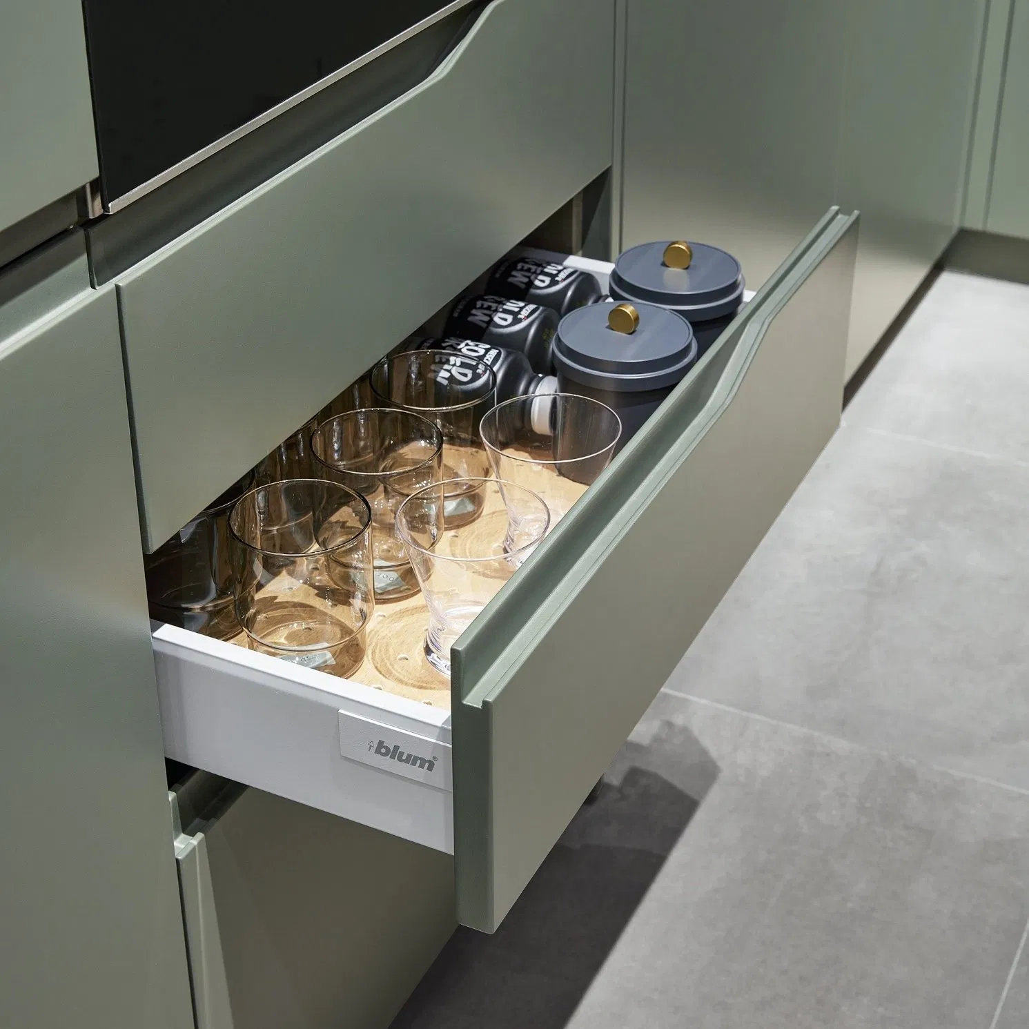 Móveis de casa elegantes e sofisticados em verde Matsuba, armário em L de madeira com armazenamento, hutch moderno em estilo americano, armários de cozinha em kit