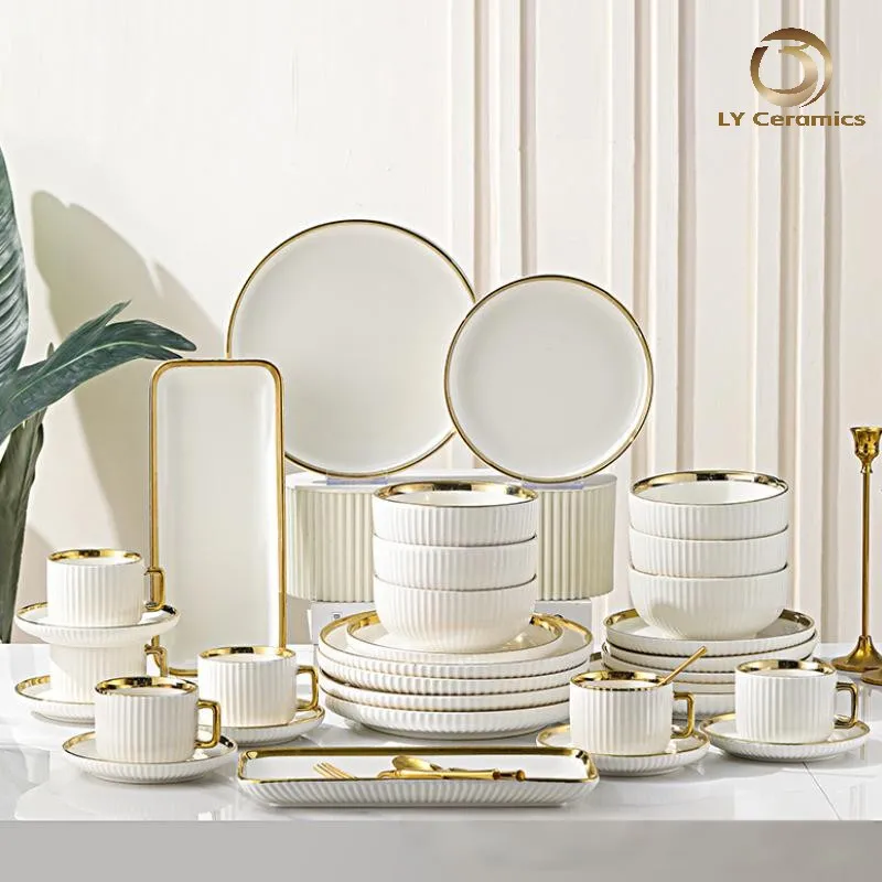 32-Piece Conjunto de Louça com Design de Borda Dourada em Porcelana Cerâmica