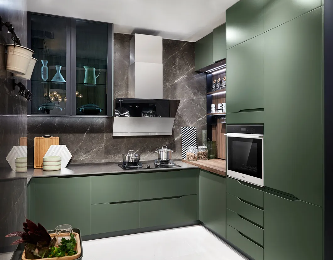 Móveis de casa elegantes e sofisticados em verde Matsuba, armário em L de madeira com armazenamento, hutch moderno em estilo americano, armários de cozinha em kit