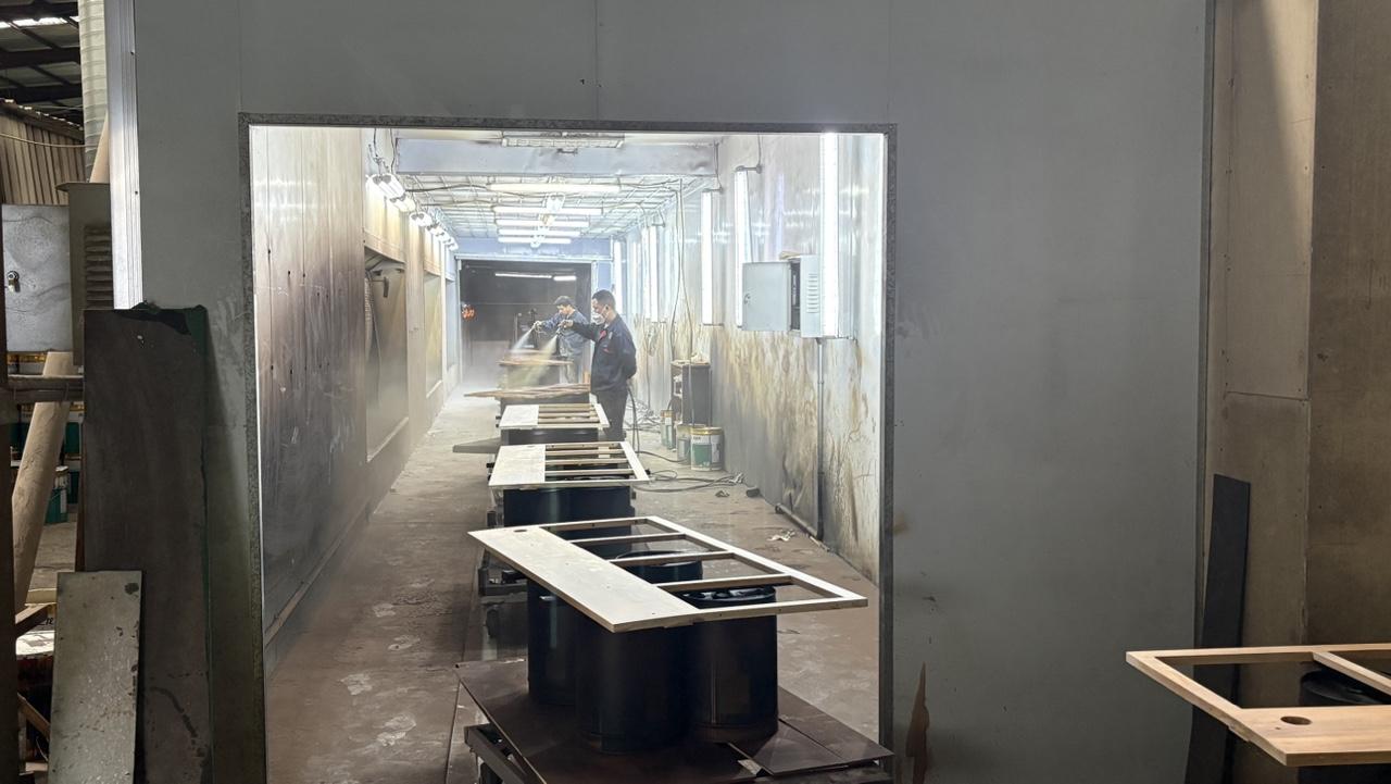 Processo de pintura em spray — Spray Painting para acabamento de produtos Trius Home