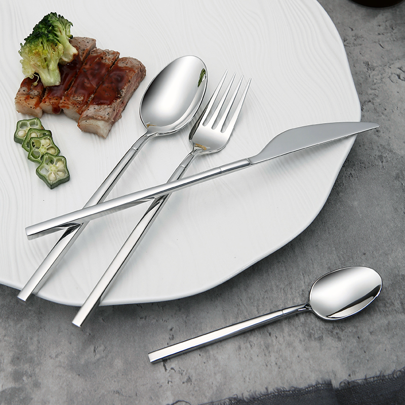 Conjunto de Talheres de Aço Inoxidável Moderno 18/10 com Acabamento Espelhado e Cabo Quadrado para Mesa