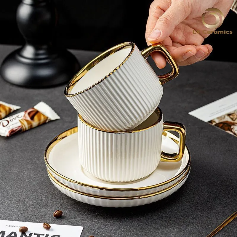 32-Piece Conjunto de Louça com Design de Borda Dourada em Porcelana Cerâmica