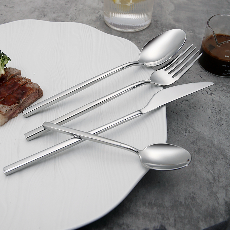 Conjunto de Talheres de Aço Inoxidável Moderno 18/10 com Acabamento Espelhado e Cabo Quadrado para Mesa
