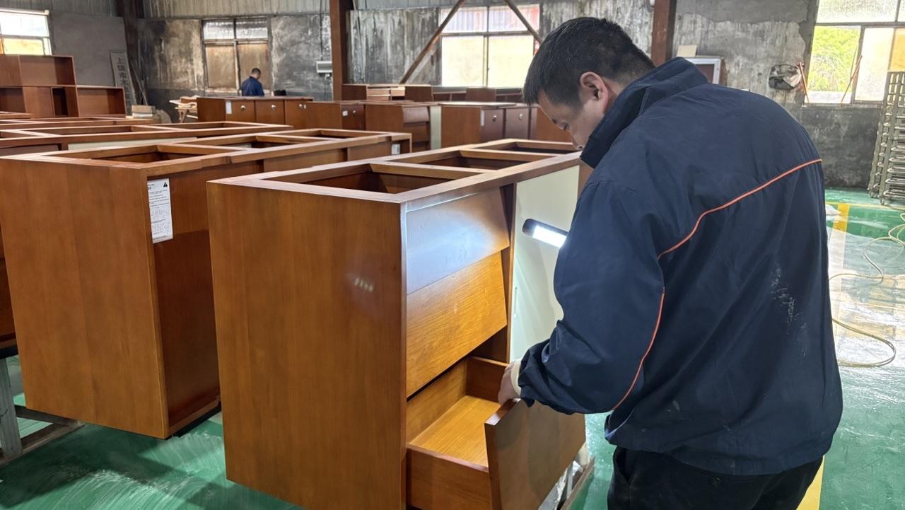 Inspeção de qualidade final — Quality Inspection dos produtos Trius Home antes da exportação