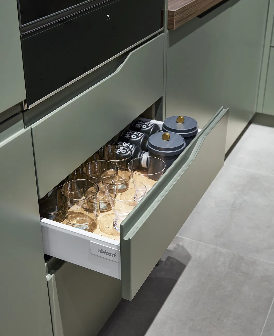 Móveis de casa elegantes e sofisticados em verde Matsuba, armário em L de madeira com armazenamento, hutch moderno em estilo americano, armários de cozinha em kit