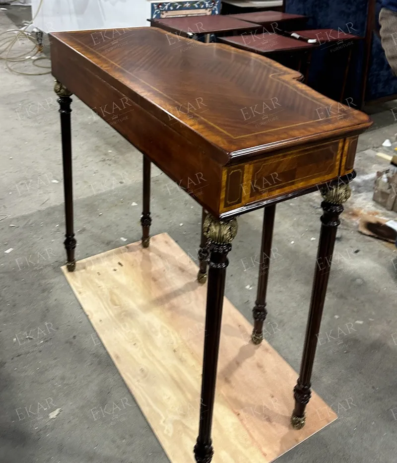 Mesa de Consola de Madeira Sólida Clássica para Entrada com Armazenamento e Design Intricado