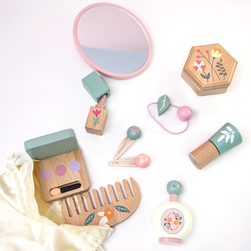 Pink Princess Wooden Makeup Set Realistic Cosmetic Kit for Girls Fun Pretend Play Toy