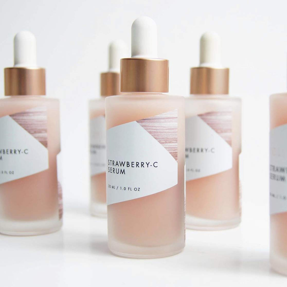 BLIW Hot Sale OEM Whitening Glow Pink Cloudy Strawberry Acid AHA Brightening Serum Vitamin C Serum