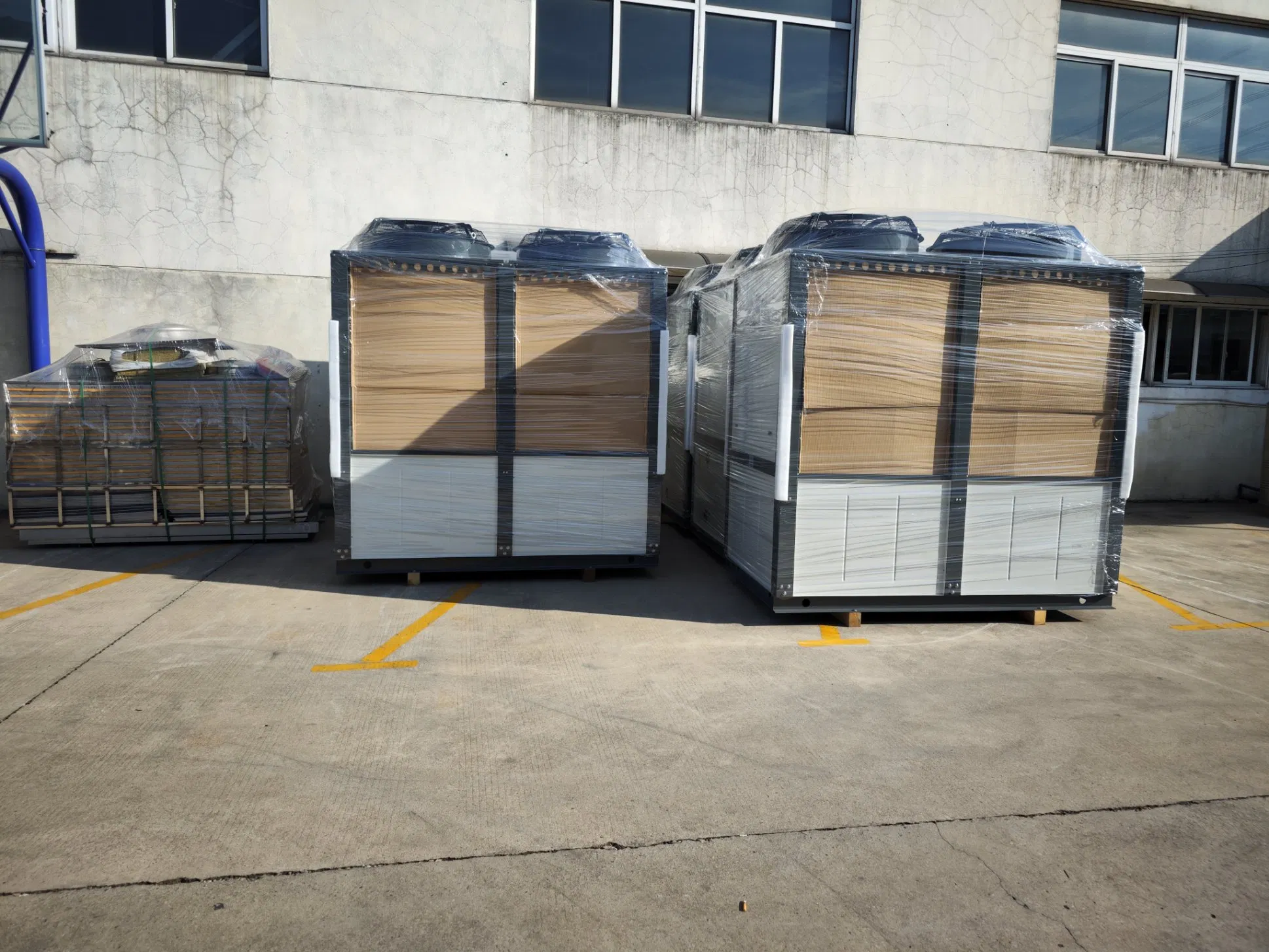 Durable Solar Combined Heat Pump Water Heating System with Flat-Plate Design