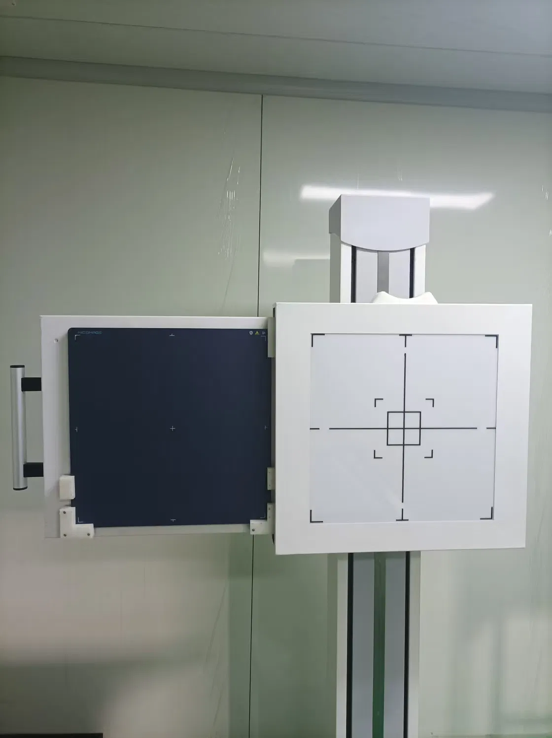 Digital Radiography System with Two Motorized Upright Columns for Patient Positioning