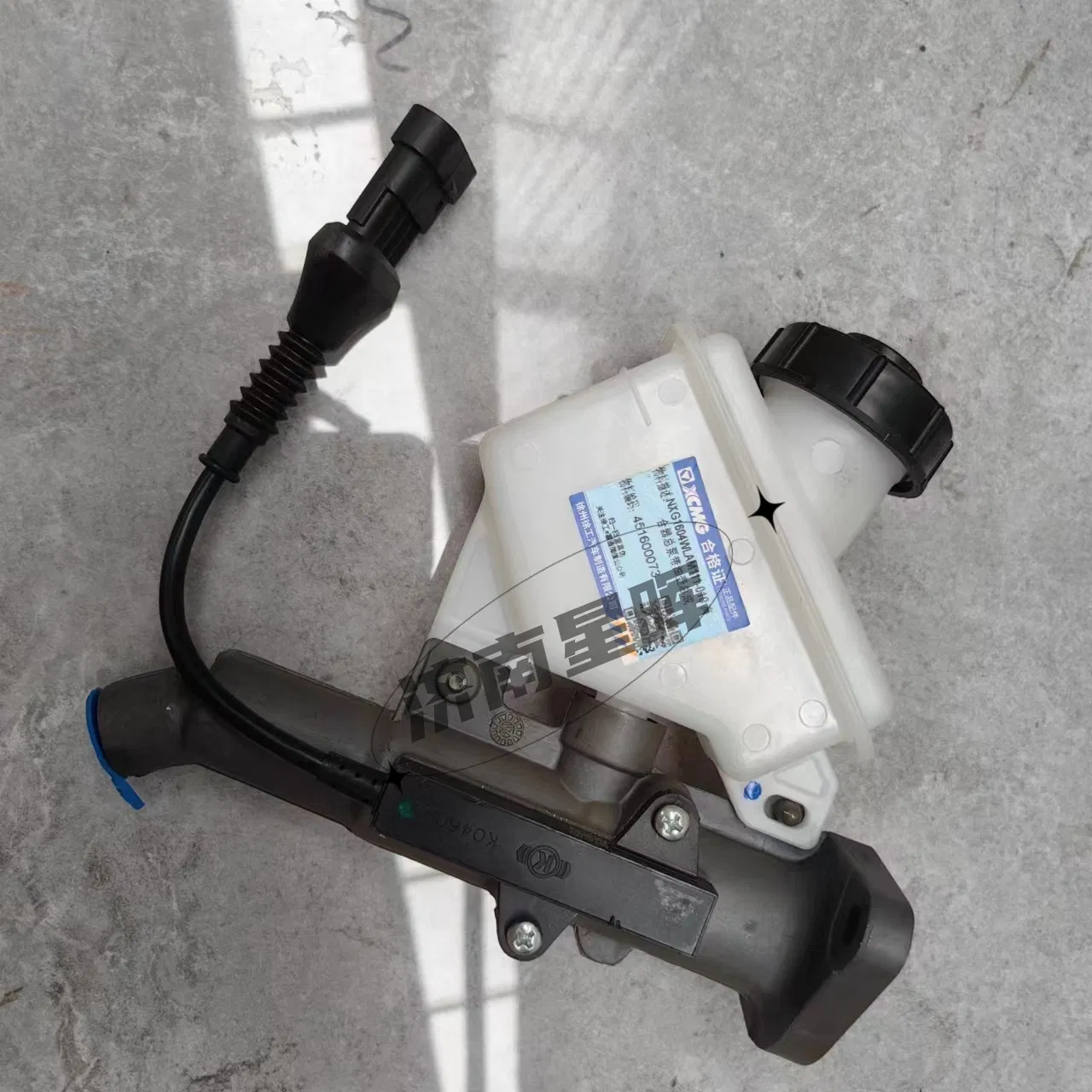 1604wlam111-010 Clutch Master Cylinder with Oil Pot for Hanvan G7 Assembly Heavy Duty Truck Parts 451600073