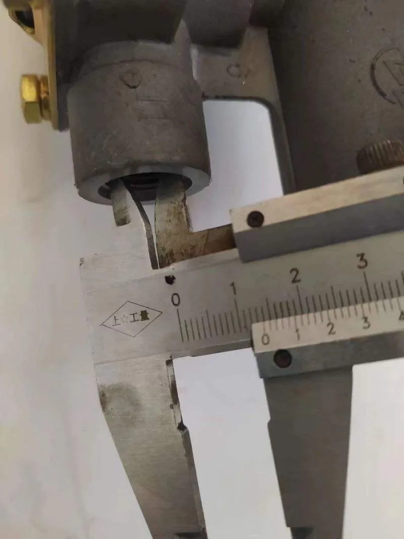 HOWO Light Truck Clutch Slave Cylinder View 6