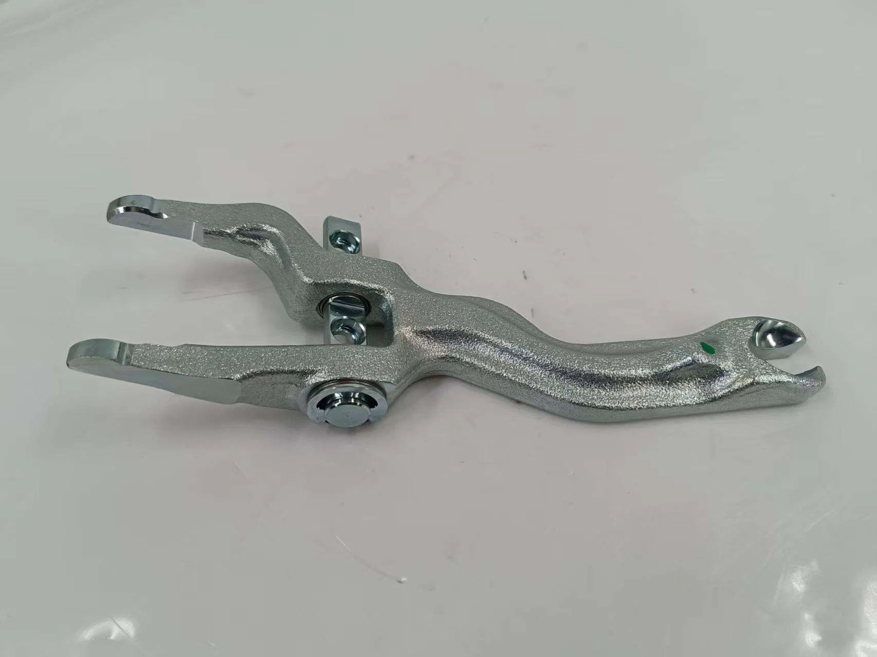 Auto Parts 41413-2b010 Transmission Clutch Release Fork Shift Fork for Hyundai KIA K3