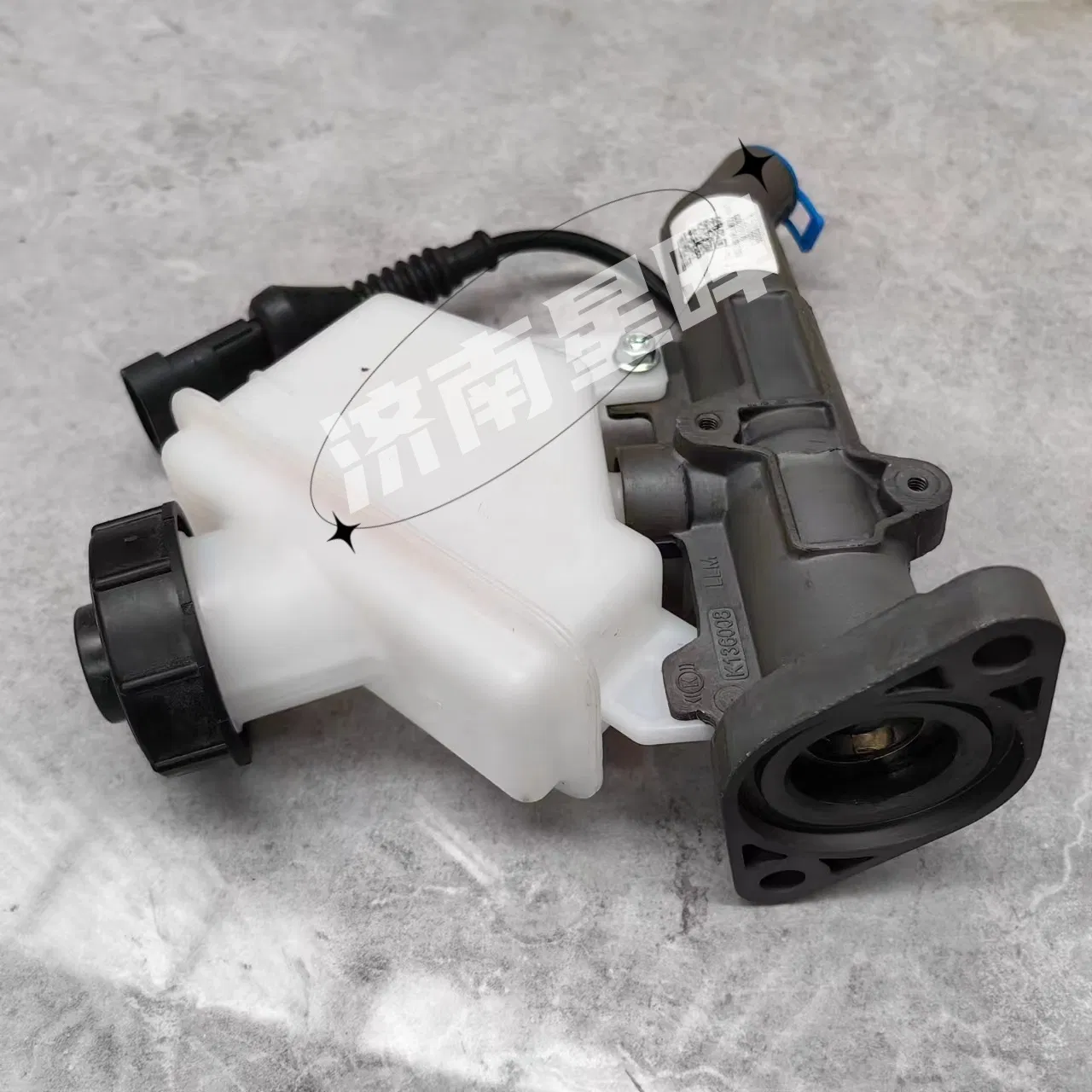 1604wlam111-010 Clutch Master Cylinder with Oil Pot for Hanvan G7 Assembly Heavy Duty Truck Parts 451600073