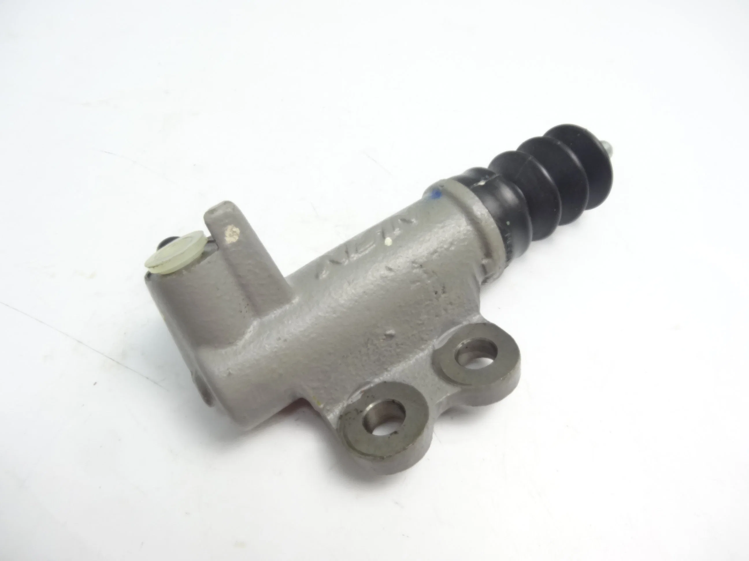 Auto Parts Clutch Slave Cylinder for Mitsubishi L200 2010 Mr980832