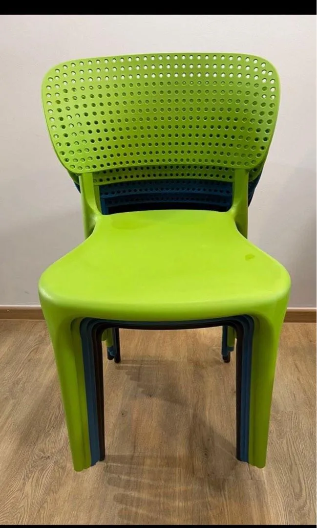 Modern Chair View 2