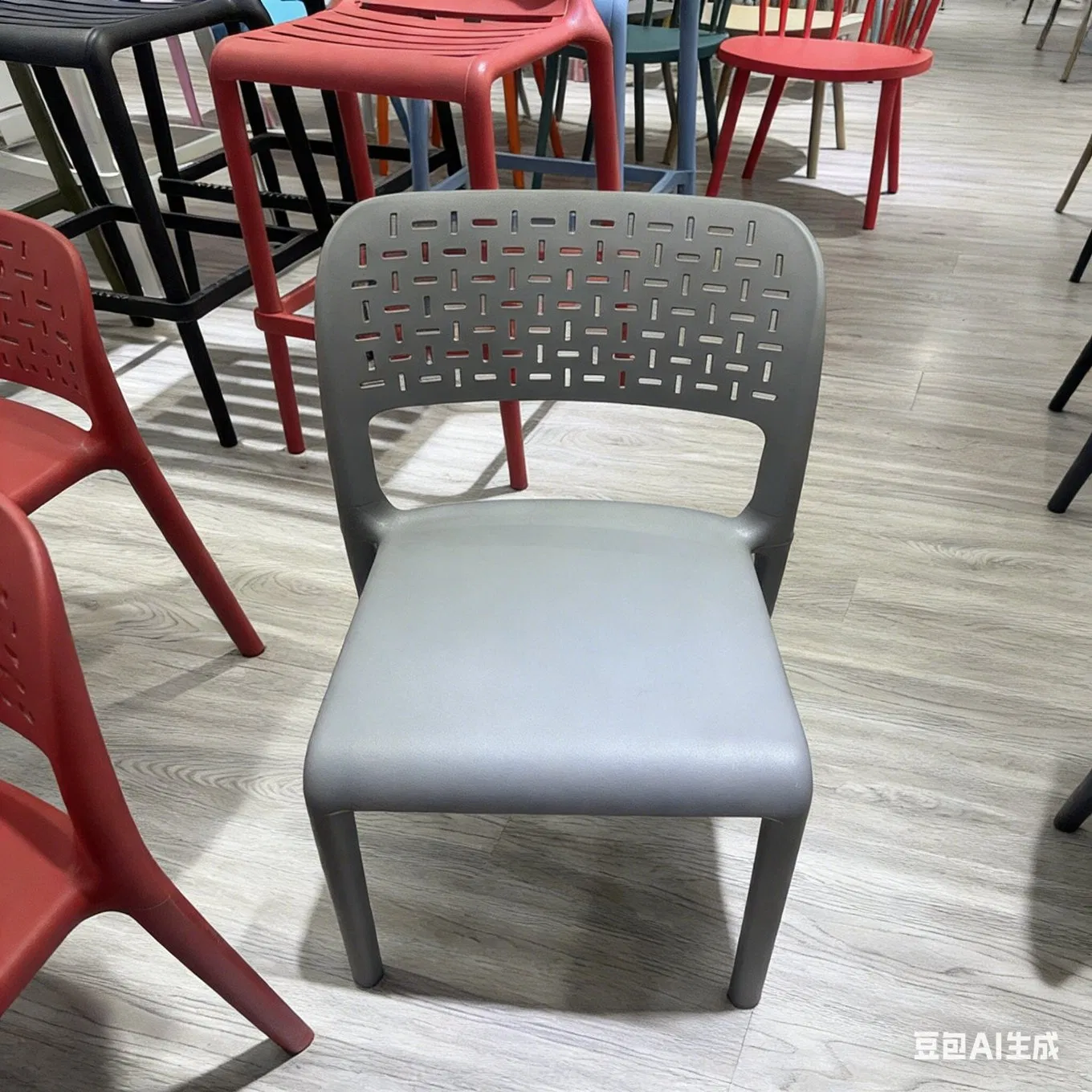 2025 Factory New Design Modern Plastic Cafe Armrest Chairs Unbreakable Outdoor Stackable Plastic Dining Chair