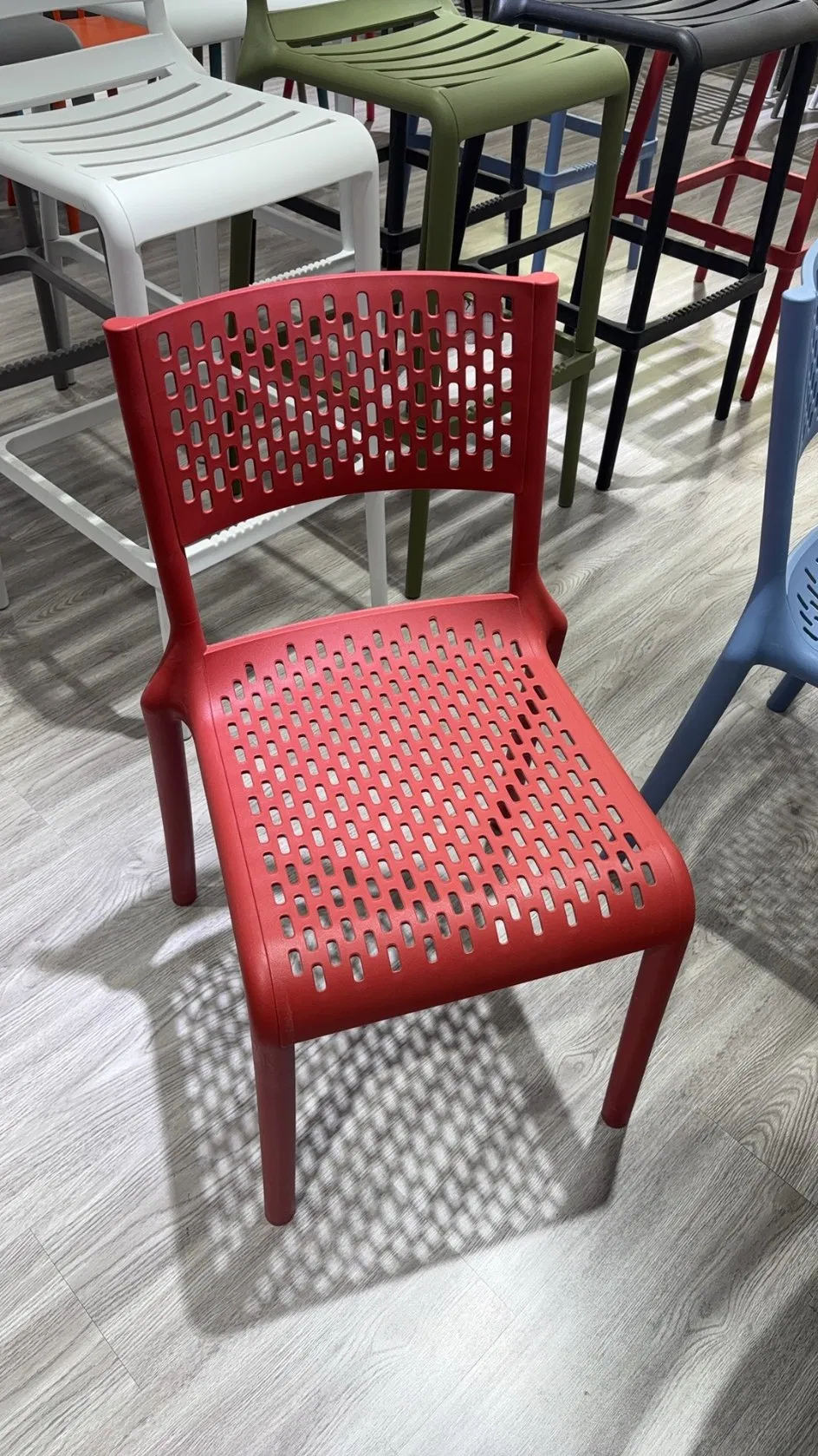 2025 Factory New Design Modern Plastic Cafe Armrest Chairs Unbreakable Outdoor Stackable Plastic Dining Chair