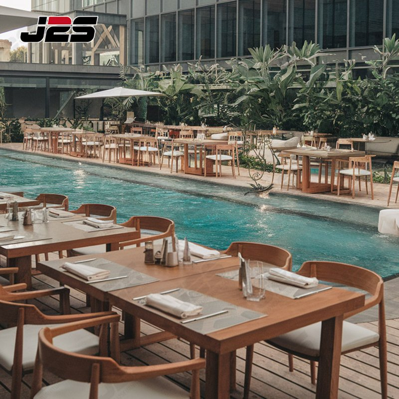 J2s Modern Commercial Restaurant Furniture Sets Round Solid Wood Table with Beige Leather Nailhead Chairs