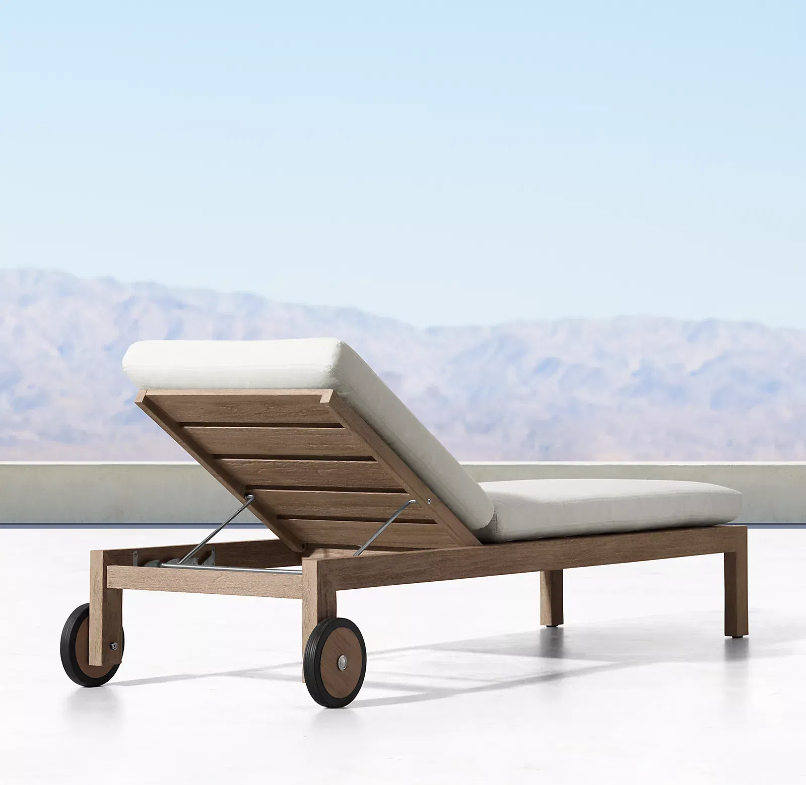 New Design Wooden Sun Lounger Teak Chaise Lounger with Wheels Luxury Beach Poolside Chairs Weather-Resistant Outdoor Furniture