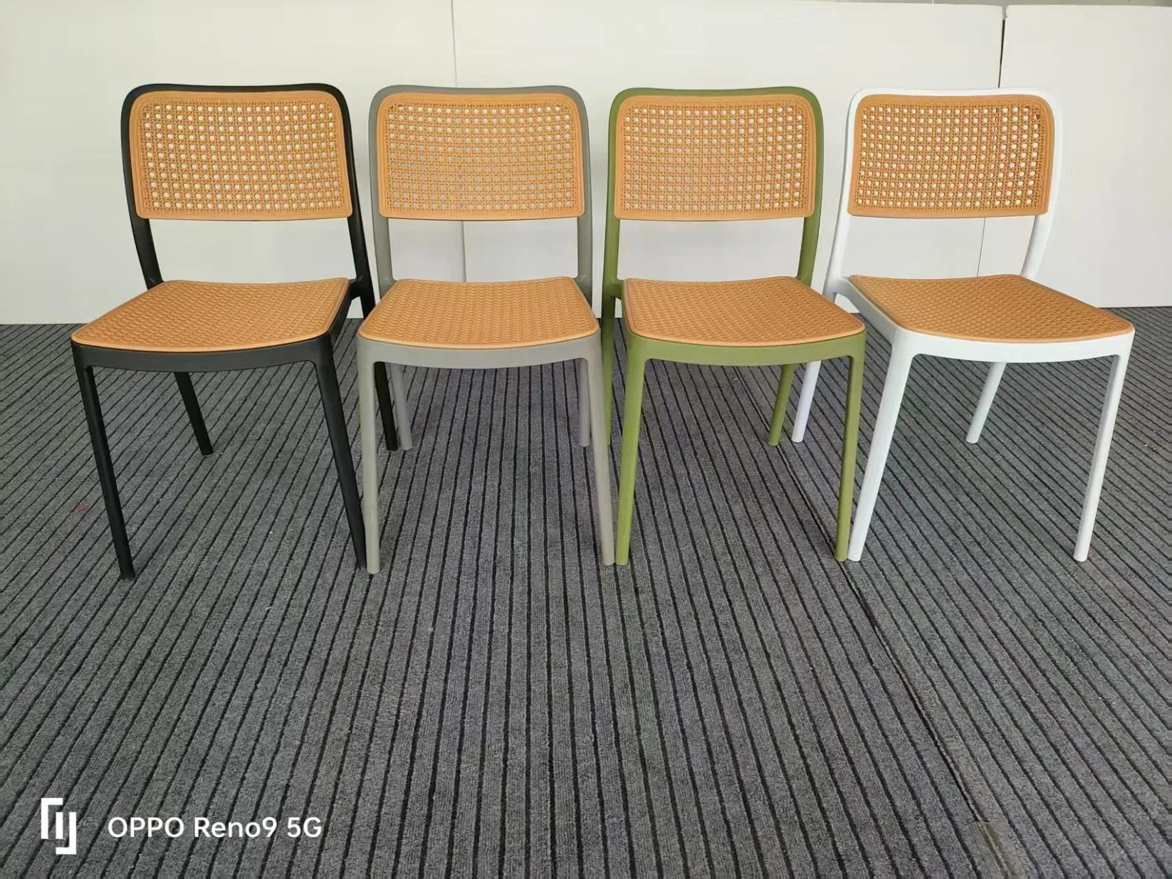 2025 Factory New Design Modern Plastic Cafe Armrest Chairs Unbreakable Outdoor Stackable Plastic Dining Chair