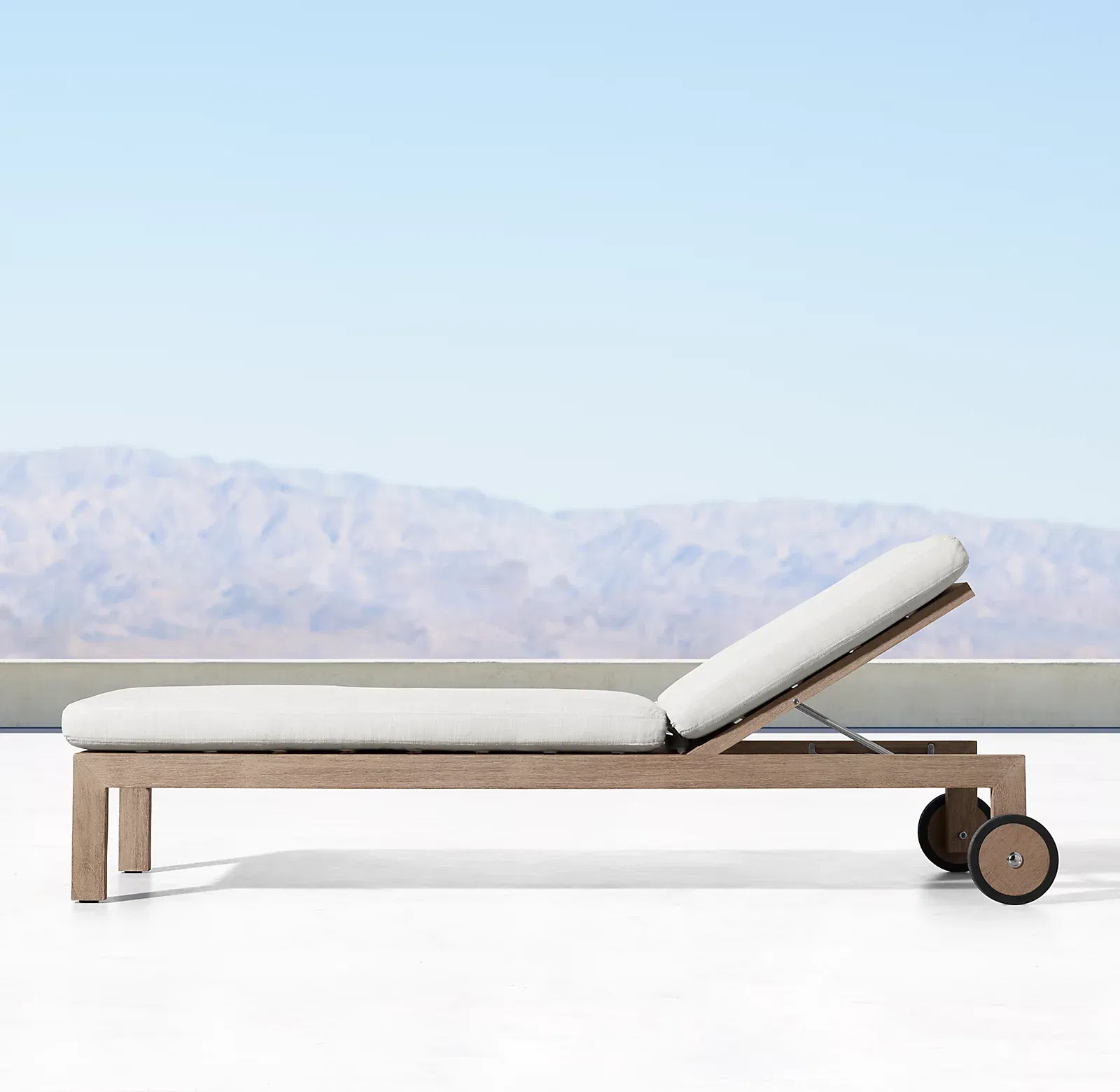 New Design Wooden Sun Lounger Teak Chaise Lounger with Wheels Luxury Beach Poolside Chairs Weather-Resistant Outdoor Furniture