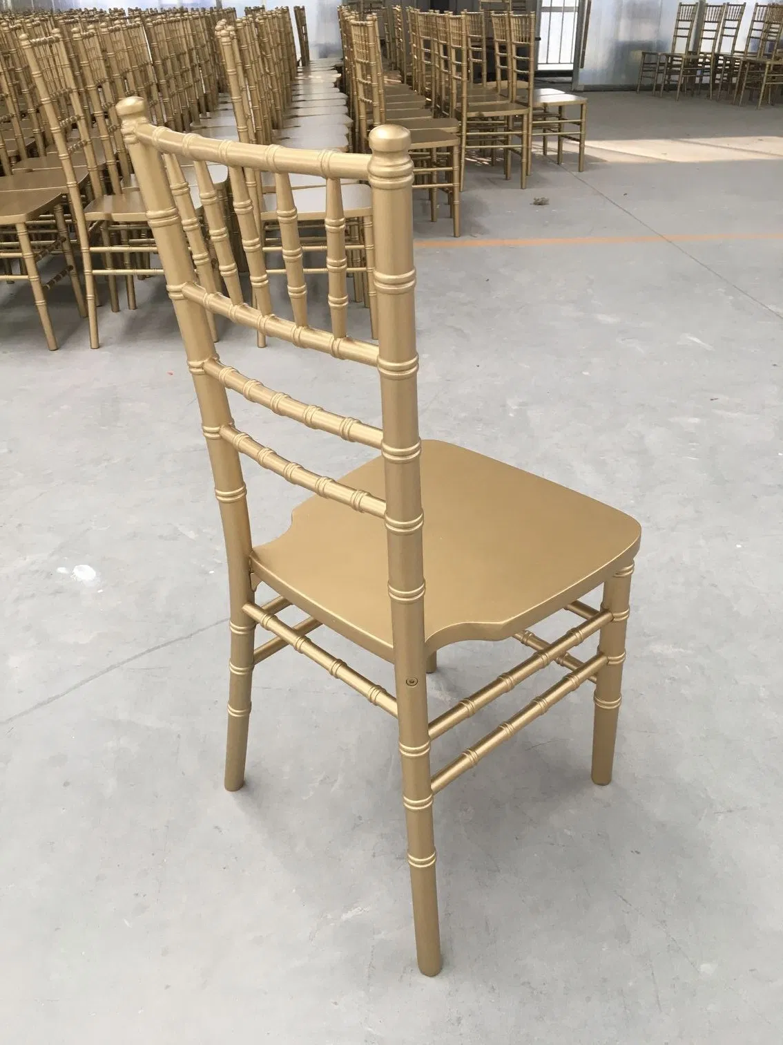 Cheap Wood Chiavari Chair White Wedding Tiffany Chair Silla Stackable Golden Banquet Chair