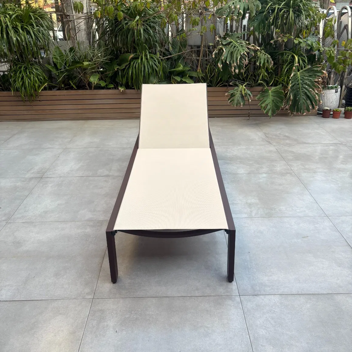 Outdoor Chaise Lounge with Weather-Resistant Cushioni Luxury Poolside Lounger Chair for Beach