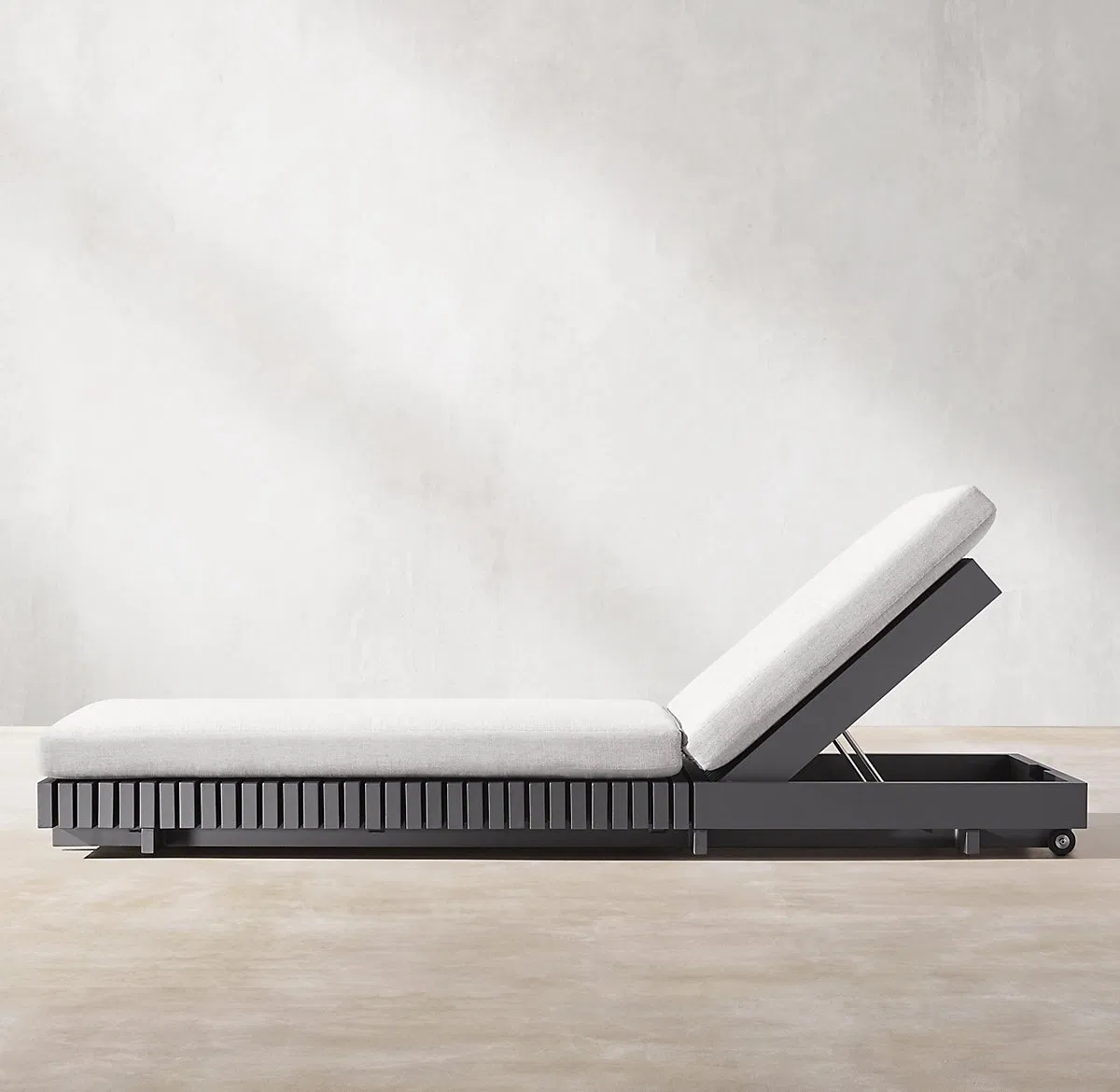 Luxury Hotel Poolside Metal Sun Lounnger Black Aluminum Sunbed outdoor Chiase Lounge