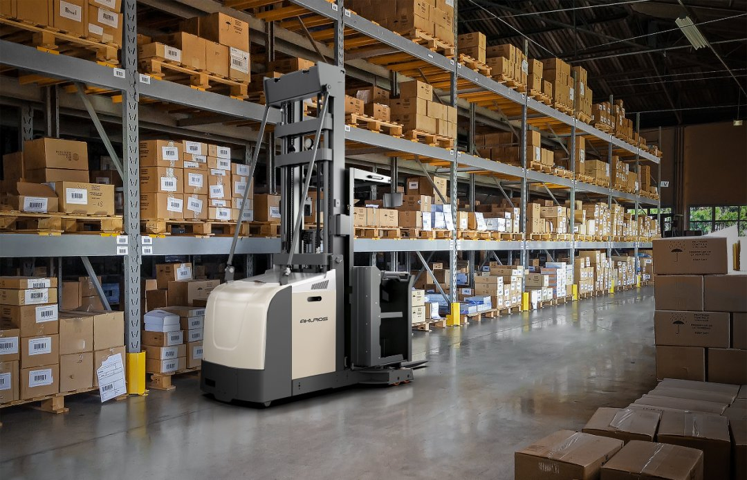 Man-up Order Picker Forklift Truck for E-Commerce Fulfillment Centers