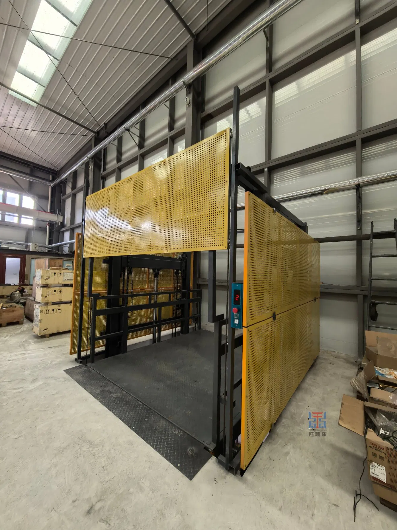 Reliable Vertical Freight Lift for Warehouse Operations and Logistics