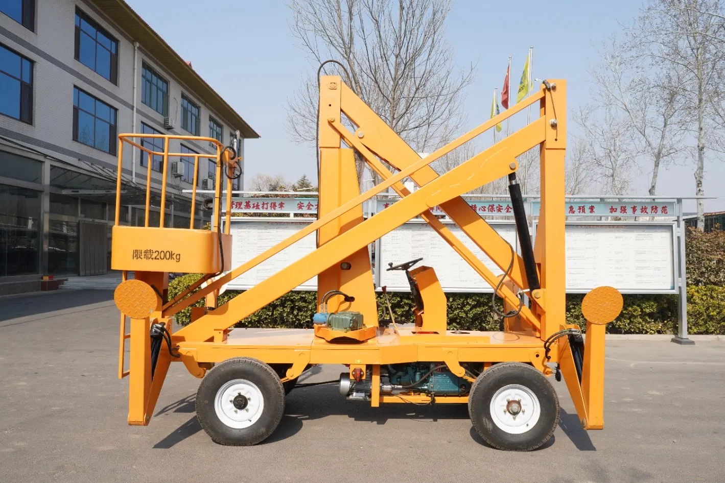 Full Electric Self-Propelled Cherry Picker Lift 8m Lightweight for Warehouse Maintenance