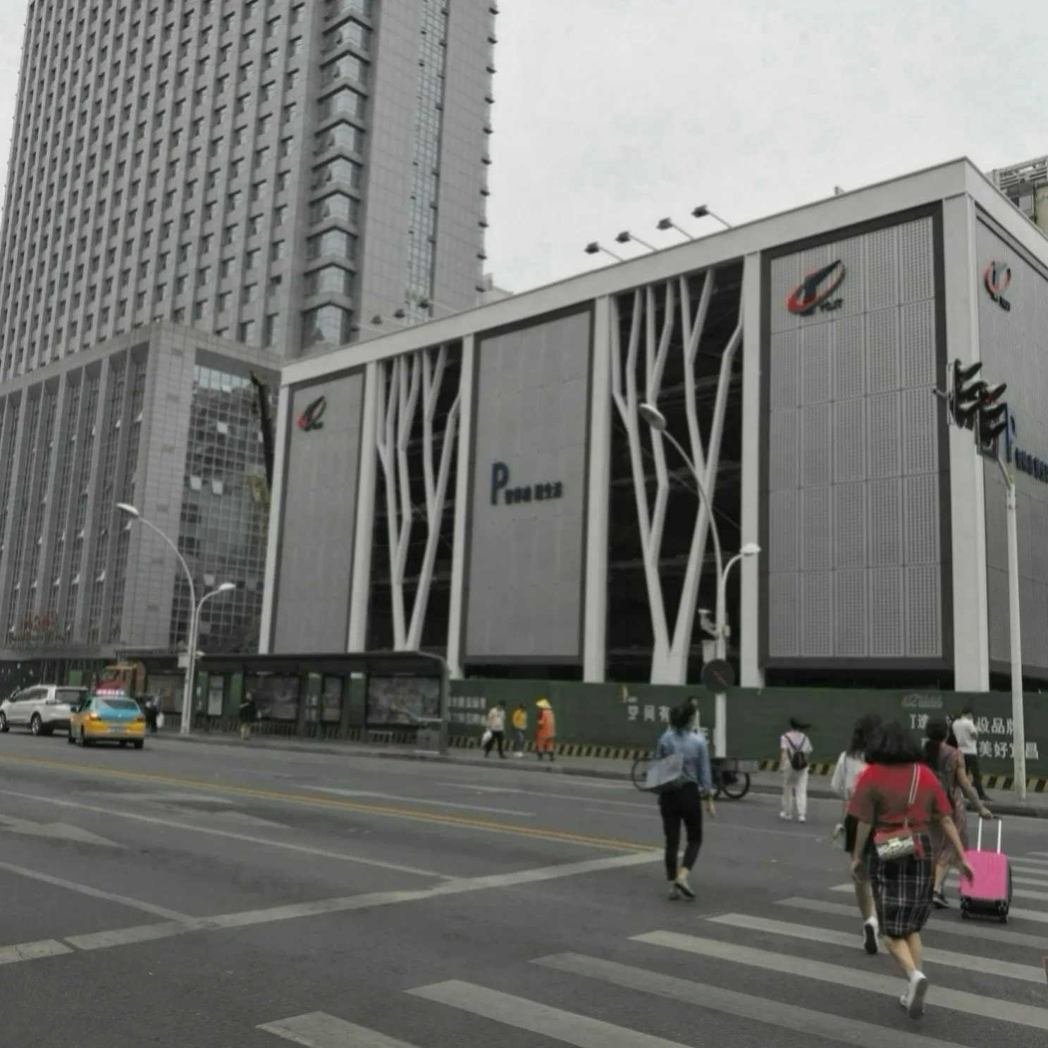 Special Vehicle Compatible Circular Vertical Lift Parking System with Customized Platform Dimensions