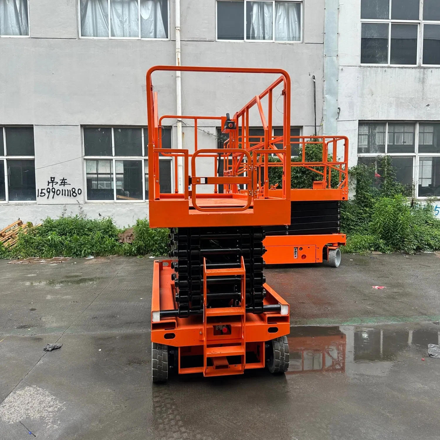 Mobile Self-Propelled 500kg 18m Aerial Work Platform, Flexible Aerial Lift Platform with Free Moving in Work Site