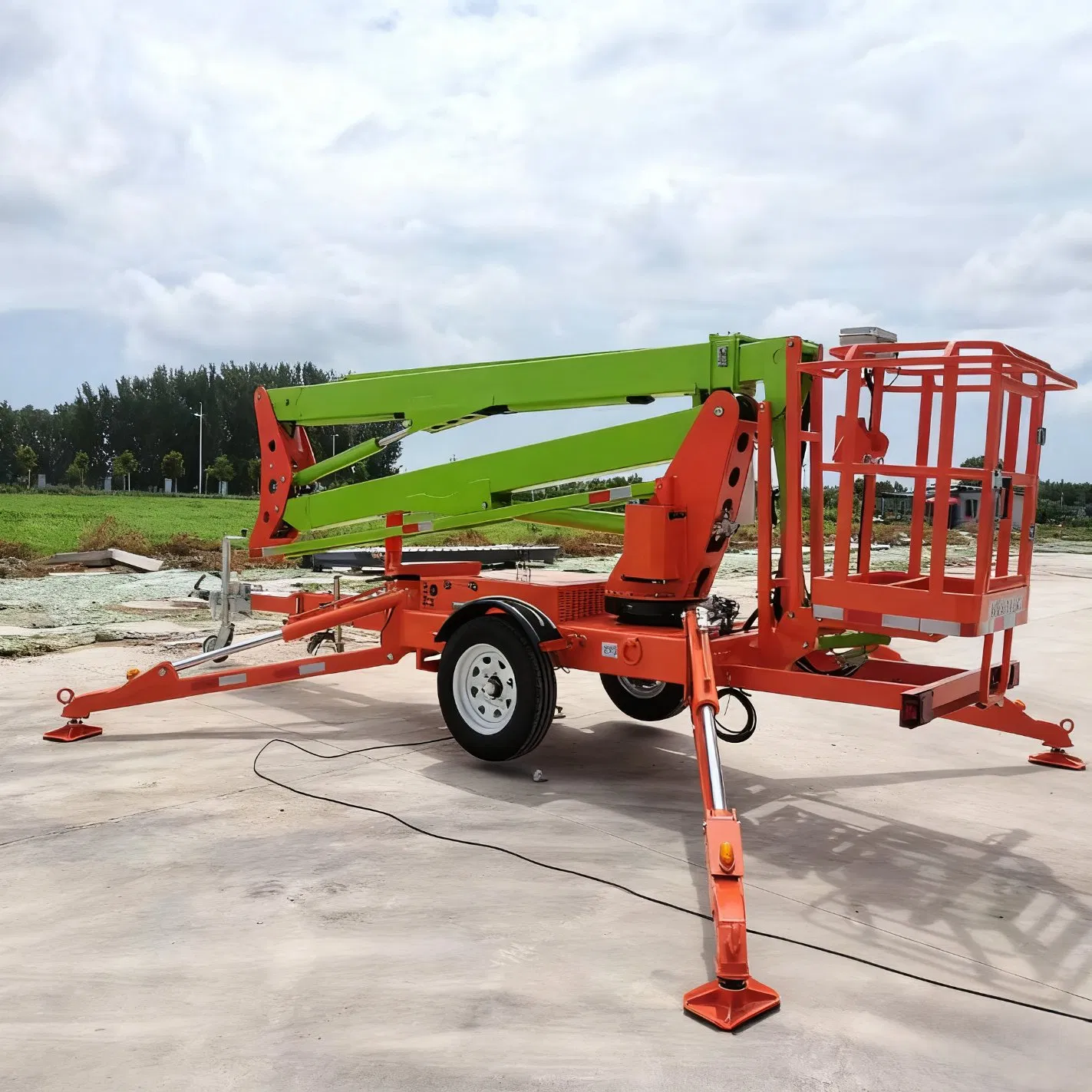 Towable Cherry Picker Hydraulic Lift Platform for Construction, Warehouse and Outdoor Maintenance 14 M 16 M 18 M 20 M