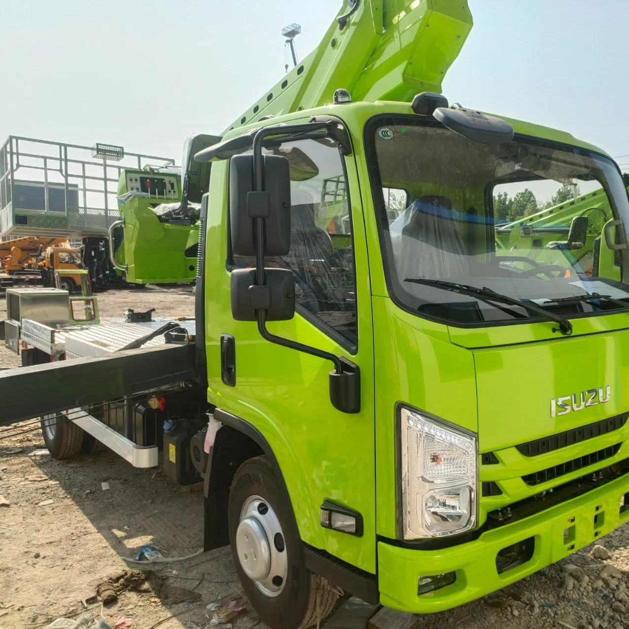 32m Versatile Telescopic Boom Lift Truck for Aerial Work Platform