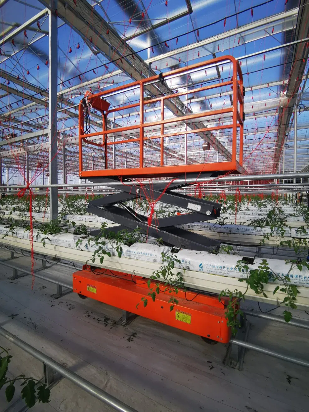 Self-Propelled Greenhouse Picking Electric Scissor Lift Platform