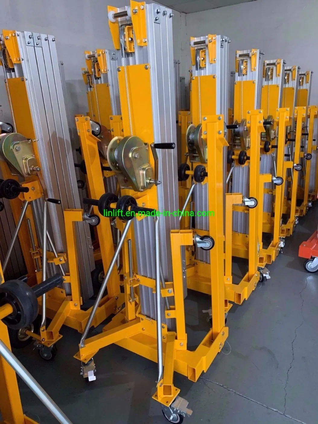 Mobile Aluminium Alloy Man Lift Manual Aerial Work Platform