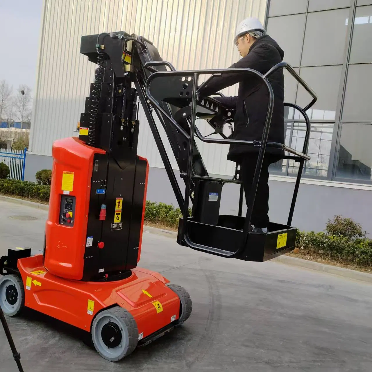 Self-Propelled Lift Vertical Mast Arm Cantilever Aluminum Electric Lift Platform