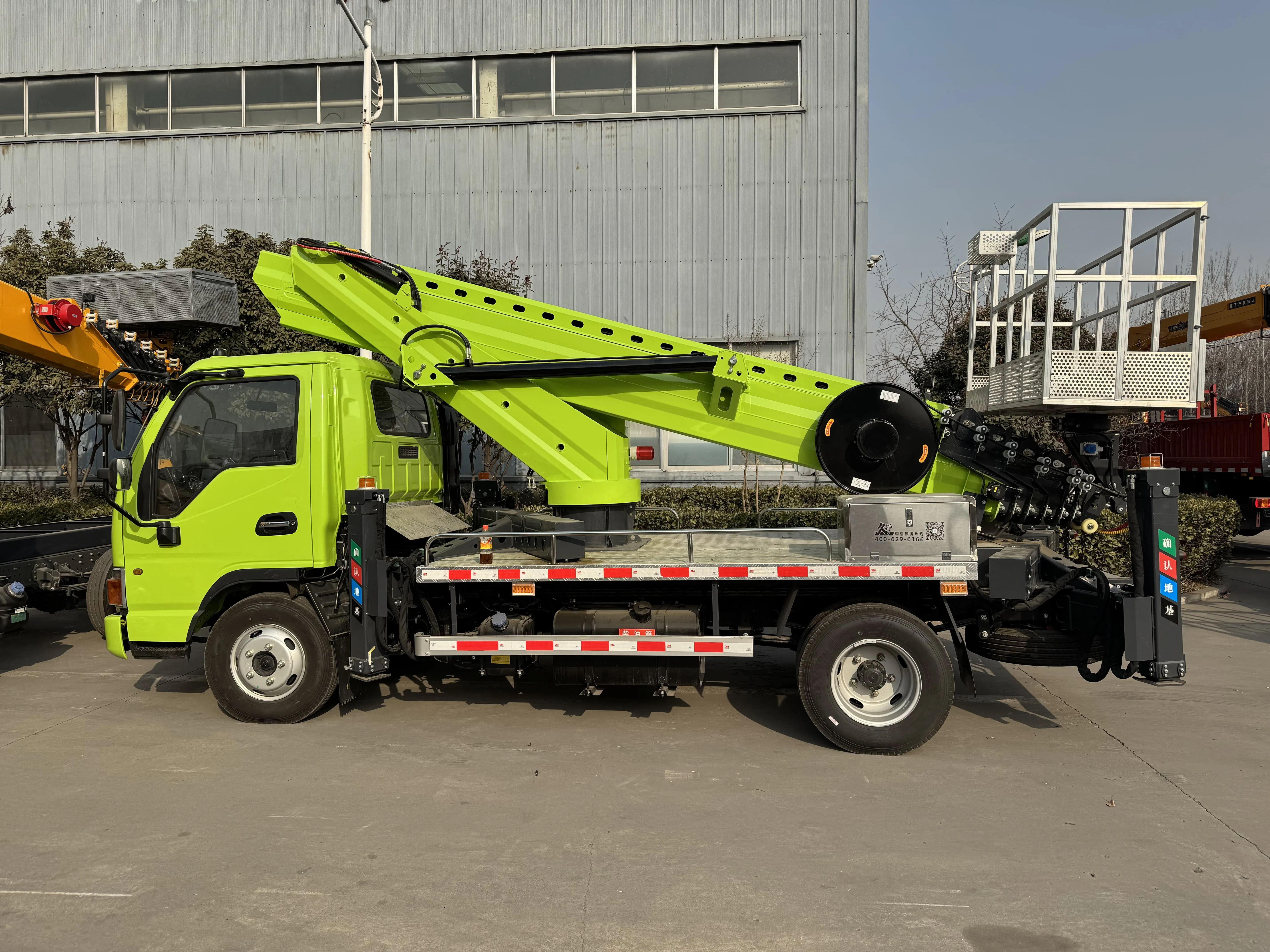 New Isuz U 7-Section Boom 30.5m Platform Hydraulic 4X2 Mobile Lifting Platform China Manufacturer Aerial Work Platforms Price