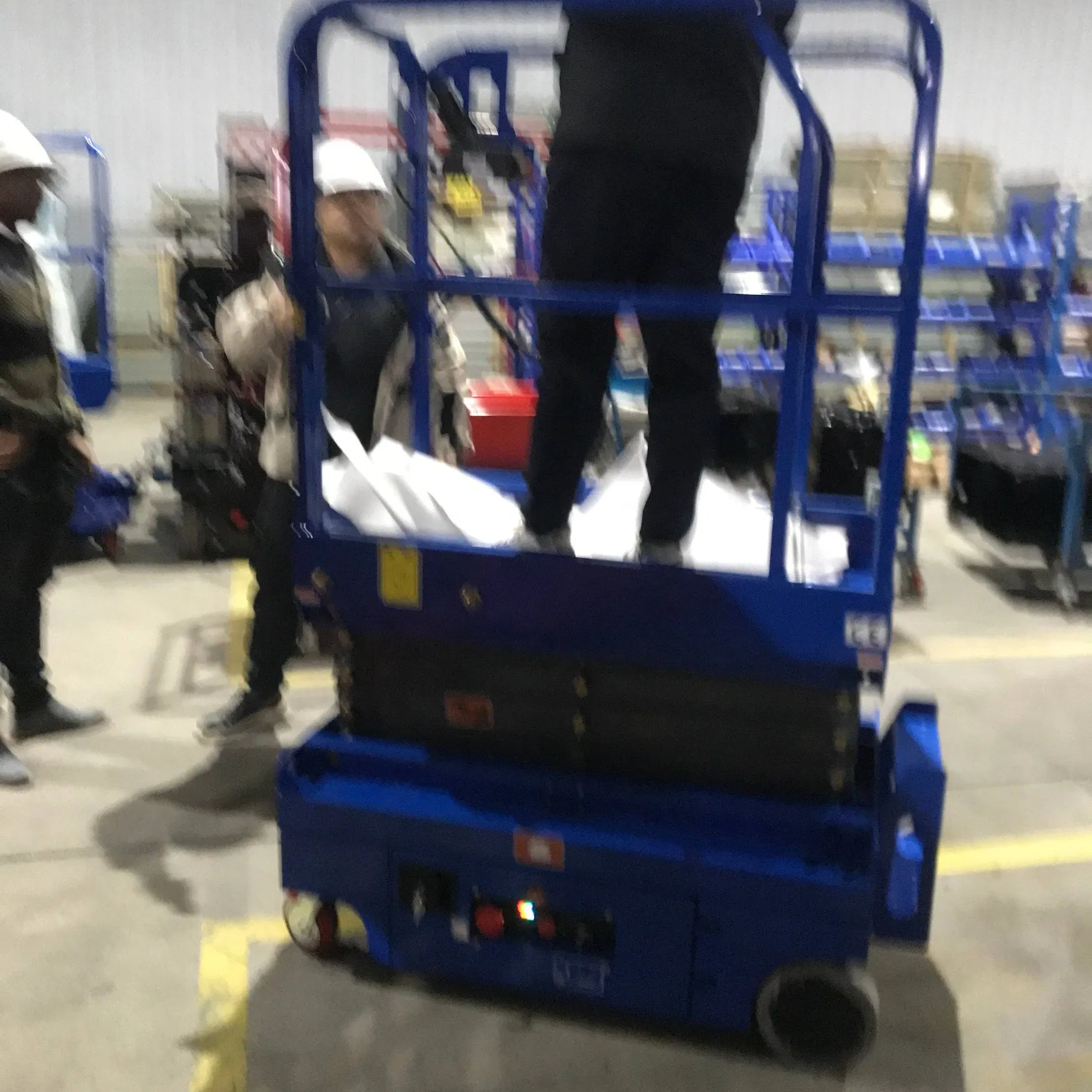 15m Diesel Rough Terrain Scissor Lift Platform Xg1523rt Mini Scissor Hydraulic Man Lifts Mobile Scissor Lift Platform for Construction Equipment with Good Price