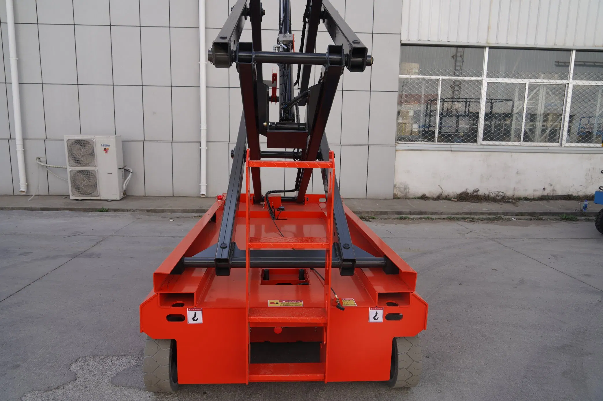 Haokun Rough Terrain Man 450kg 320kg Electric Hydraulic Battery Self Propelled Scissor Lift